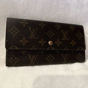 Louis Vuitton monogram Sarah wallet in very good condition
